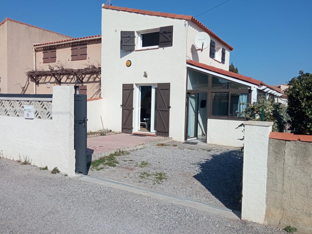 Villa bord  Ste Marie la mer. 4 à 6 personnes