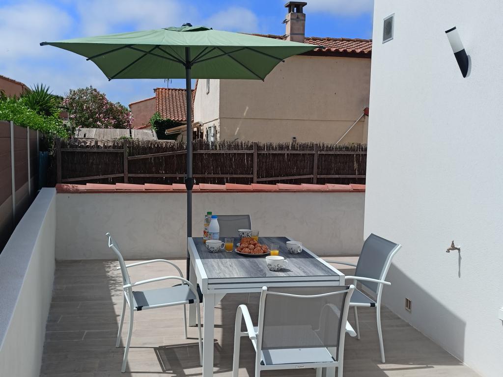 Villa construction 2024 bord de mer. 2 chambres. 2salles de bains. Extérieurs jardin et terrasse.