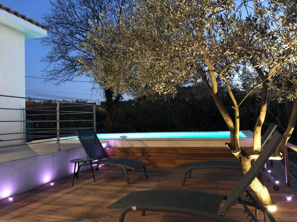 VILLA COQUELICOT AVEC PISCINE PRIVEE, BORNE DE RECHARGE ELECTRIQUE, TERRASSE ET JARDIN PROCHE D’UZES, D’ANDUZE et de NIMES.