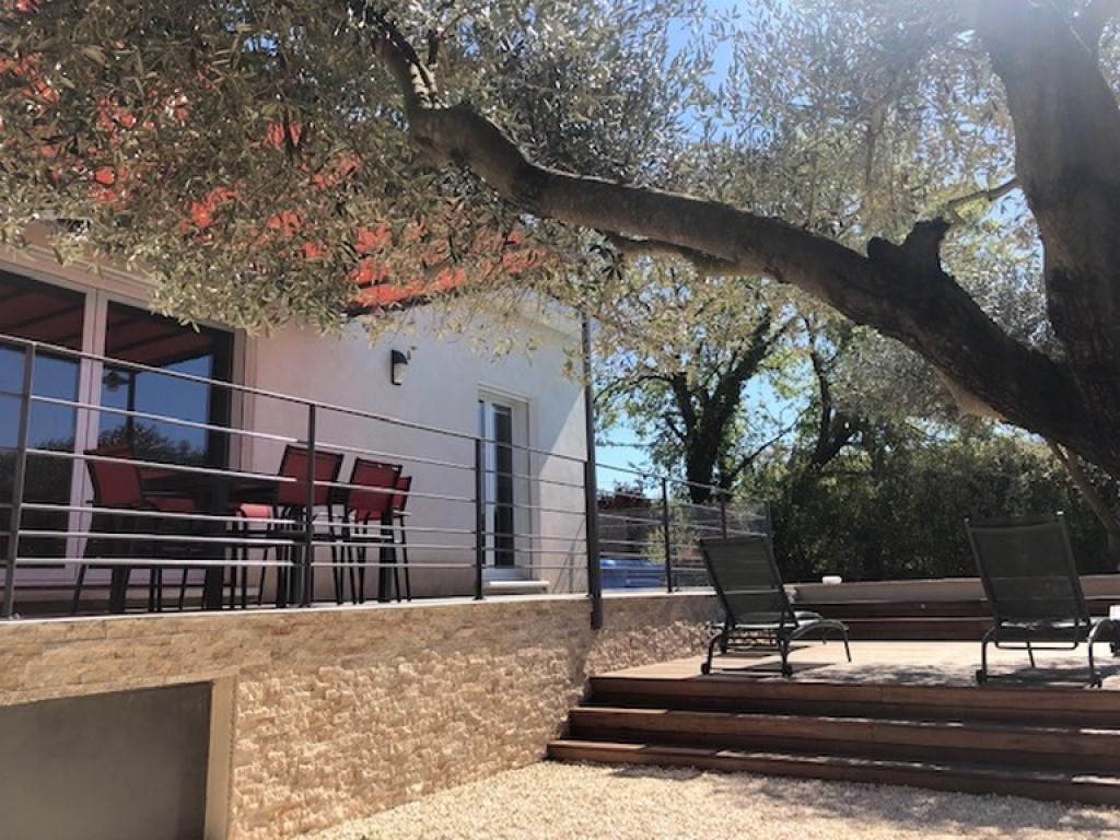 VILLA COQUELICOT AVEC PISCINE PRIVEE, BORNE DE RECHARGE ELECTRIQUE, TERRASSE ET JARDIN PROCHE D’UZES, D’ANDUZE et de NIMES.