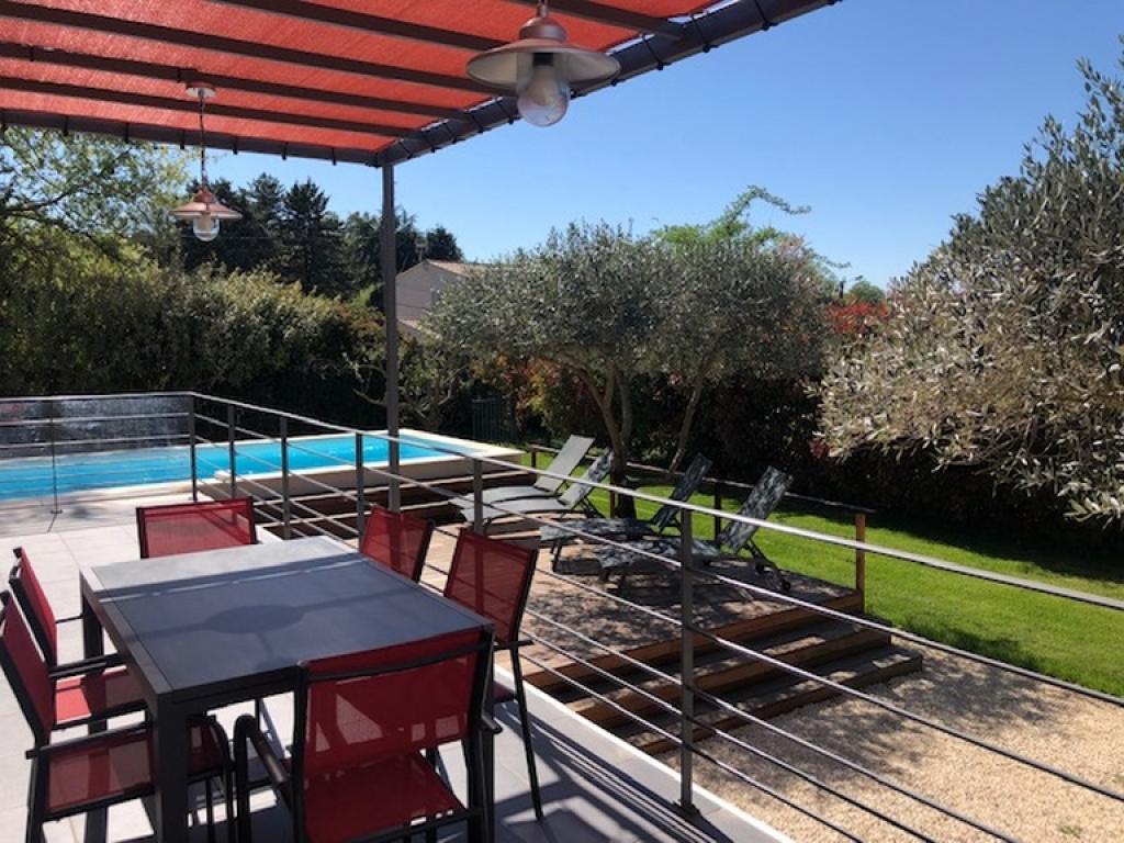 VILLA COQUELICOT AVEC PISCINE PRIVEE, BORNE DE RECHARGE ELECTRIQUE, TERRASSE ET JARDIN PROCHE D’UZES, D’ANDUZE et de NIMES.