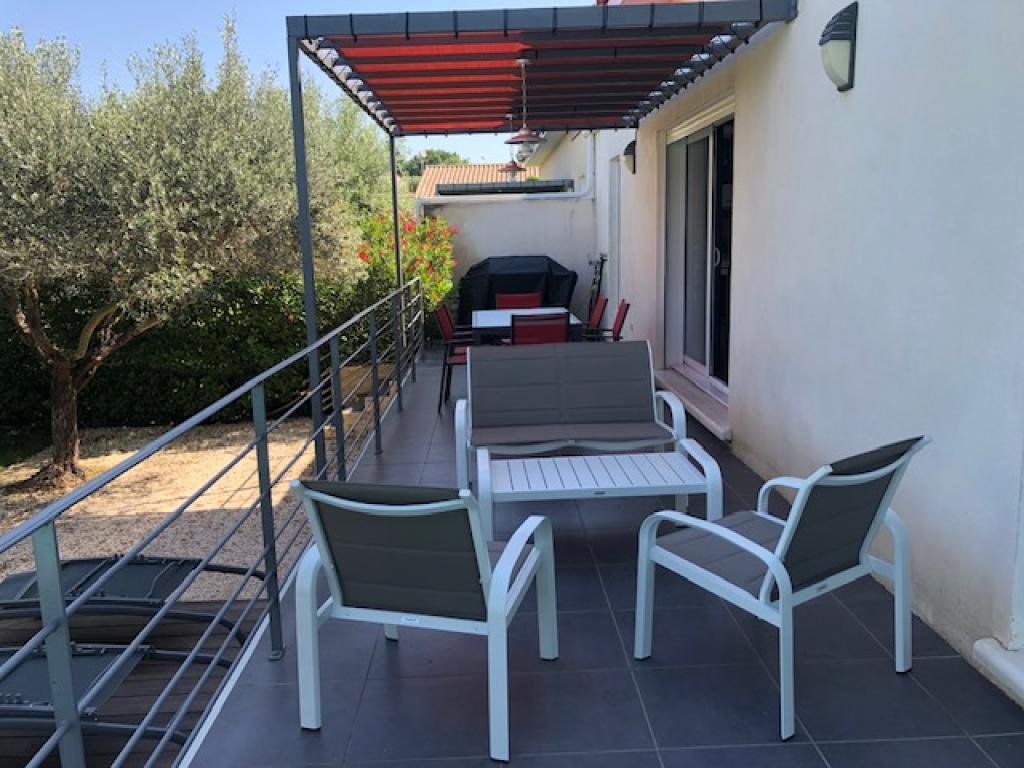 VILLA COQUELICOT AVEC PISCINE PRIVEE, BORNE DE RECHARGE ELECTRIQUE, TERRASSE ET JARDIN PROCHE D’UZES, D’ANDUZE et de NIMES.