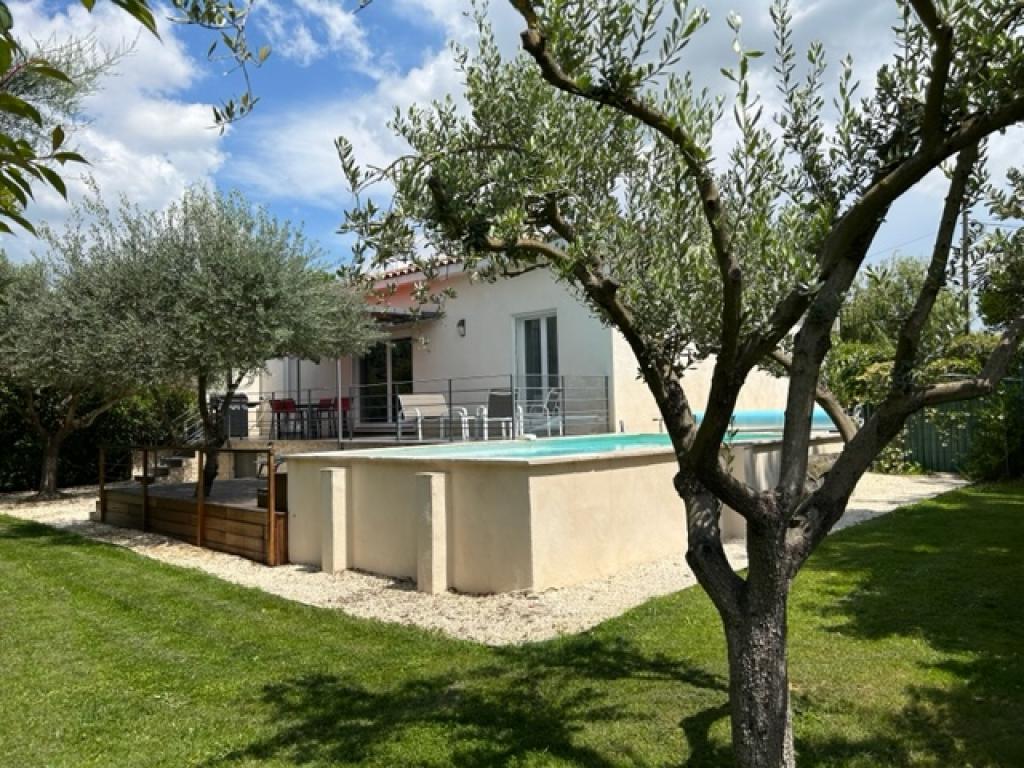 VILLA COQUELICOT AVEC PISCINE PRIVEE, BORNE DE RECHARGE ELECTRIQUE, TERRASSE ET JARDIN PROCHE D’UZES, D’ANDUZE et de NIMES.
