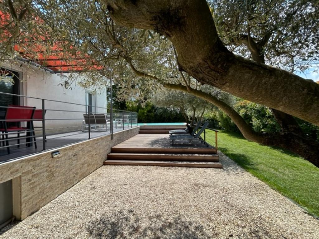 VILLA COQUELICOT AVEC PISCINE PRIVEE, BORNE DE RECHARGE ELECTRIQUE, TERRASSE ET JARDIN PROCHE D’UZES, D’ANDUZE et de NIMES.