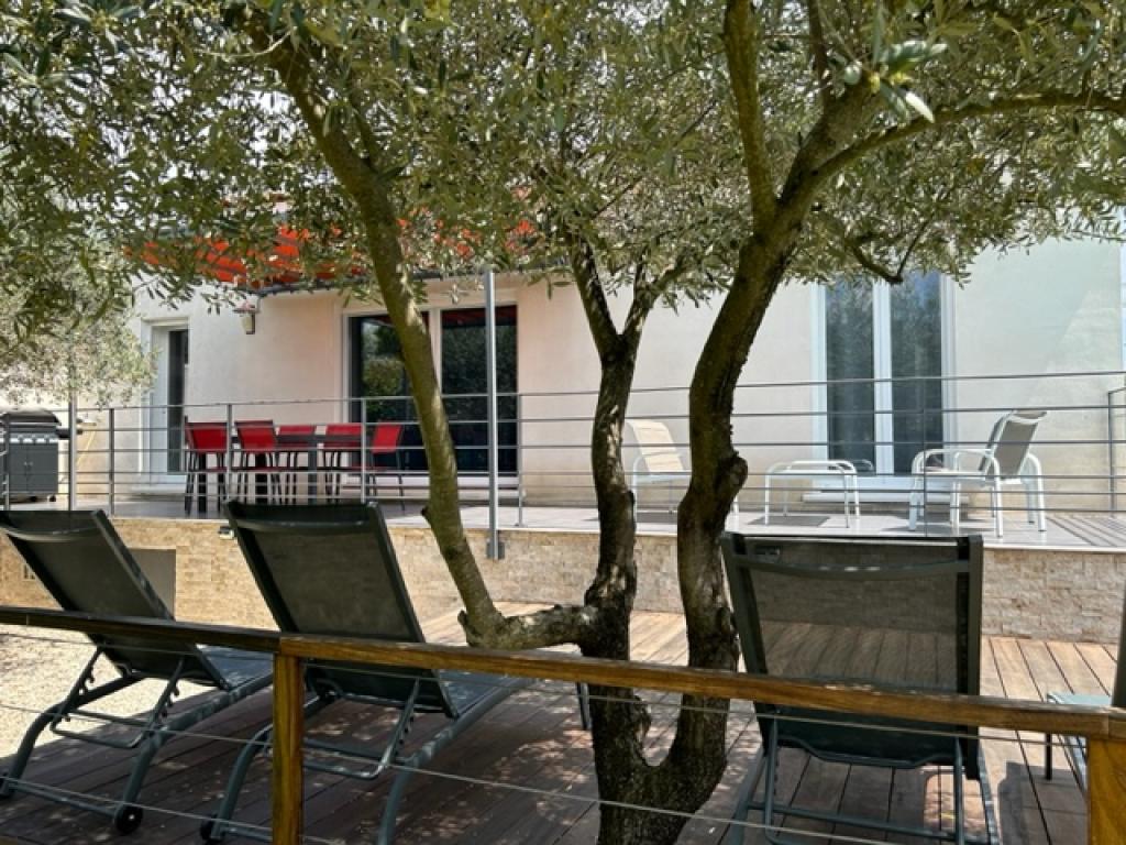 VILLA COQUELICOT AVEC PISCINE PRIVEE, BORNE DE RECHARGE ELECTRIQUE, TERRASSE ET JARDIN PROCHE D’UZES, D’ANDUZE et de NIMES.