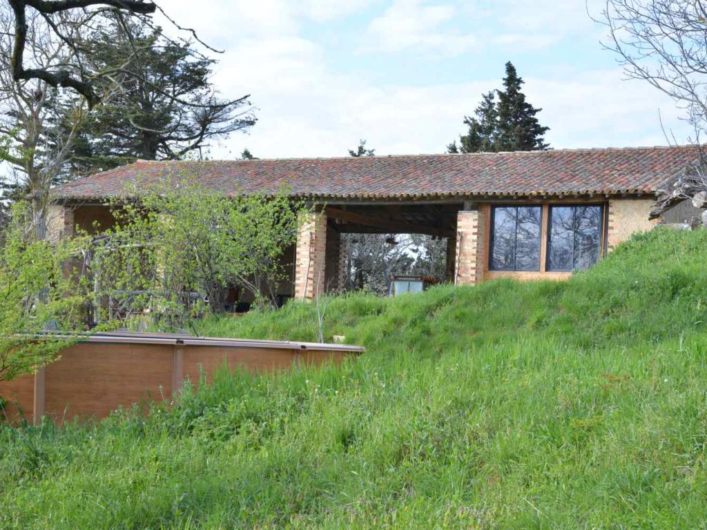 Tiny House vue Pyrénées dans une ferme bio