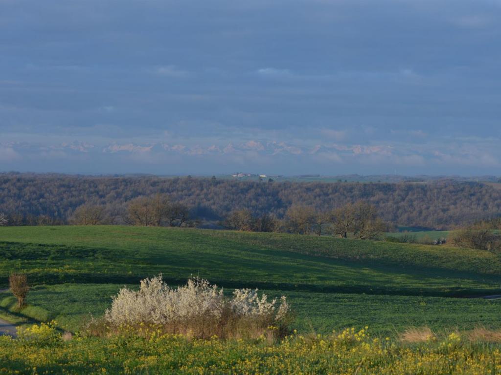 Grand gite Piboulette dans ferme bio avec vue sur les Pyrénées