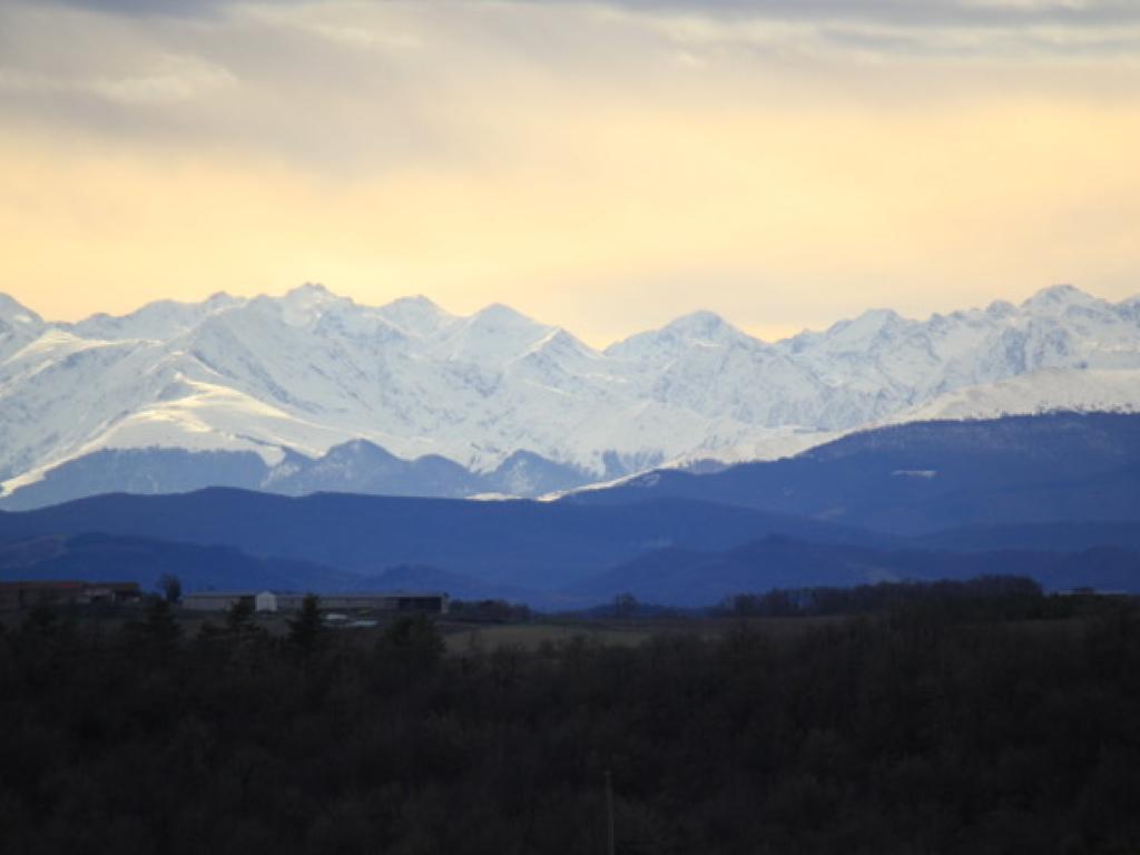 Tiny House vue Pyrénées dans une ferme bio
