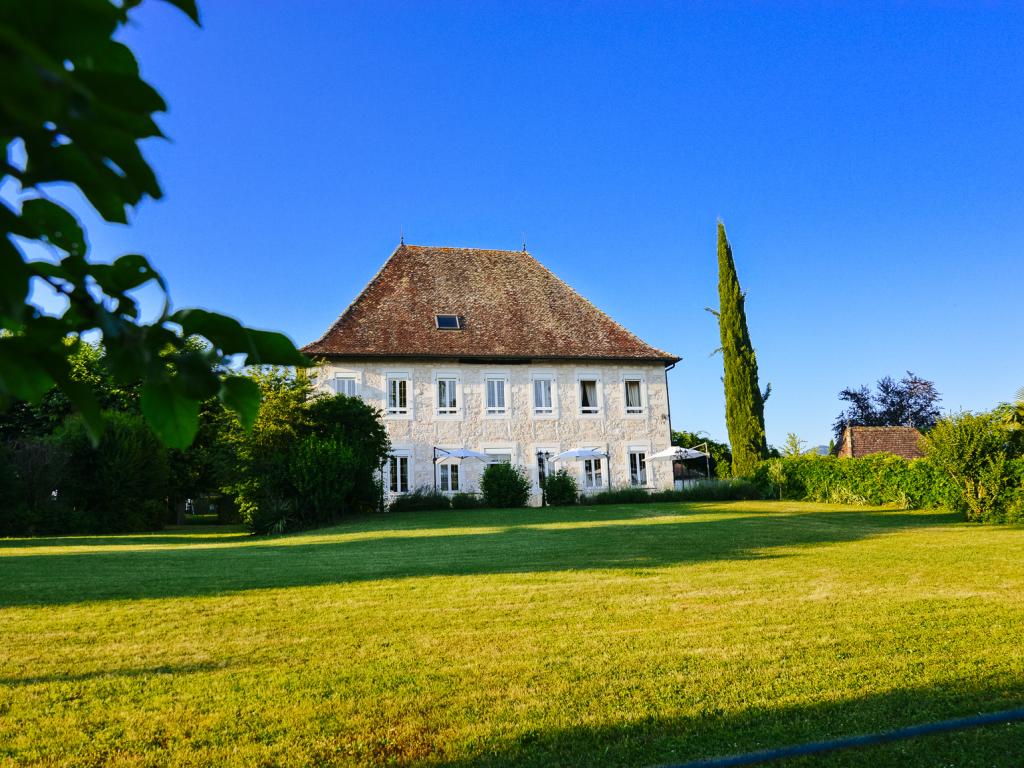 Manoir de standing 5*, piscine, tennis, boulodrome, prestation hôtelière incluse