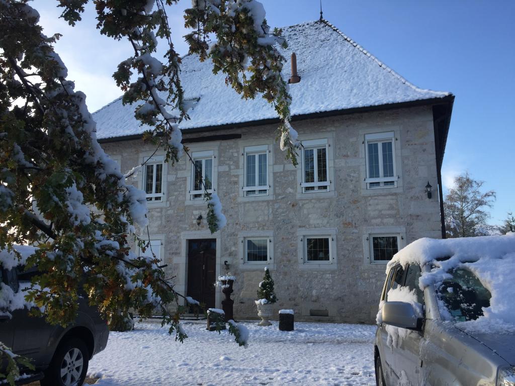 Manoir de standing 5*, piscine, tennis, boulodrome, prestation hôtelière incluse