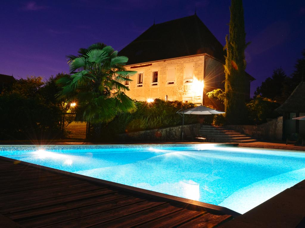 Manoir de standing 5*, piscine, tennis, boulodrome, prestation hôtelière incluse