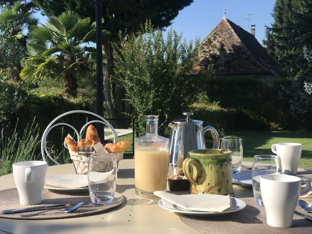 Manoir de standing 5*, piscine, tennis, boulodrome, prestation hôtelière incluse