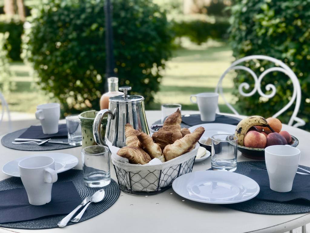 Manoir de standing 5*, piscine, tennis, boulodrome, prestation hôtelière incluse