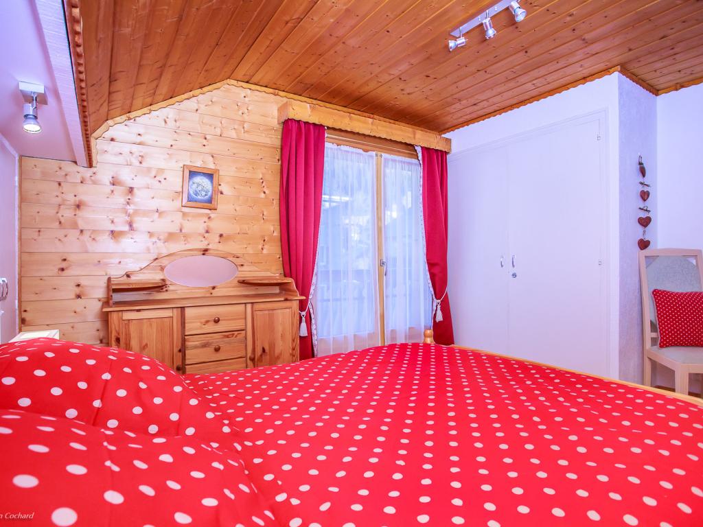 GRAND CHALET DE VACANCES BELLEVUE SITUE AU CENTRE DU VILLAGE ET AU COEUR DES PORTES DU SOLEIL