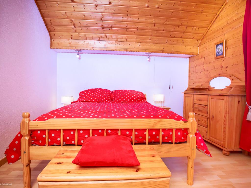 GRAND CHALET DE VACANCES BELLEVUE SITUE AU CENTRE DU VILLAGE ET AU COEUR DES PORTES DU SOLEIL