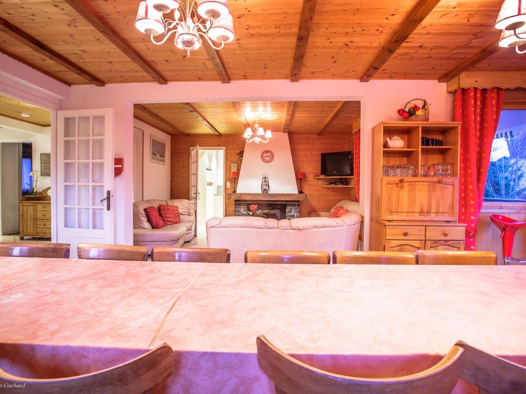GRAND CHALET DE VACANCES BELLEVUE SITUE AU CENTRE DU VILLAGE ET AU COEUR DES PORTES DU SOLEIL