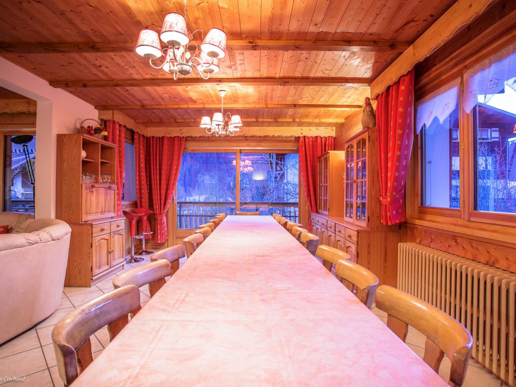 GRAND CHALET DE VACANCES BELLEVUE SITUE AU CENTRE DU VILLAGE ET AU COEUR DES PORTES DU SOLEIL