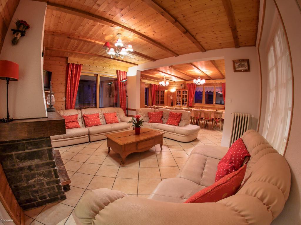 GRAND CHALET DE VACANCES BELLEVUE SITUE AU CENTRE DU VILLAGE ET AU COEUR DES PORTES DU SOLEIL