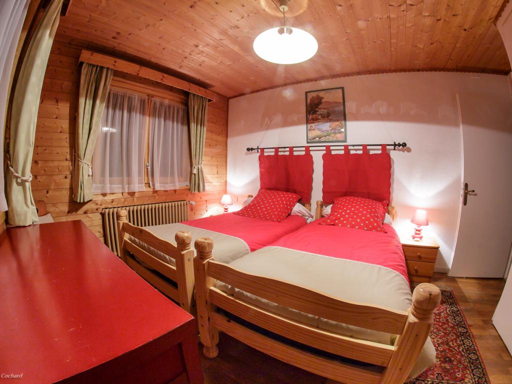 GRAND CHALET DE VACANCES BELLEVUE SITUE AU CENTRE DU VILLAGE ET AU COEUR DES PORTES DU SOLEIL
