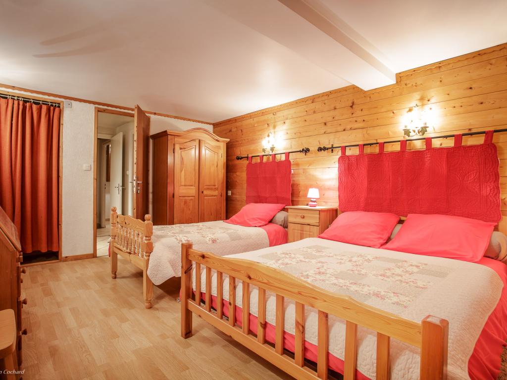 GRAND CHALET DE VACANCES BELLEVUE SITUE AU CENTRE DU VILLAGE ET AU COEUR DES PORTES DU SOLEIL