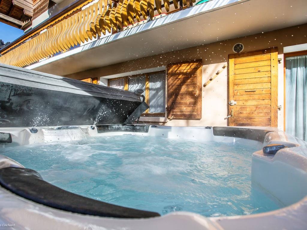 GRAND CHALET DE VACANCES BELLEVUE SITUE AU CENTRE DU VILLAGE ET AU COEUR DES PORTES DU SOLEIL
