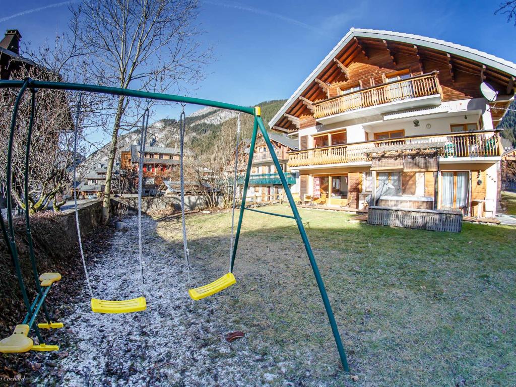 GRAND CHALET DE VACANCES BELLEVUE SITUE AU CENTRE DU VILLAGE ET AU COEUR DES PORTES DU SOLEIL