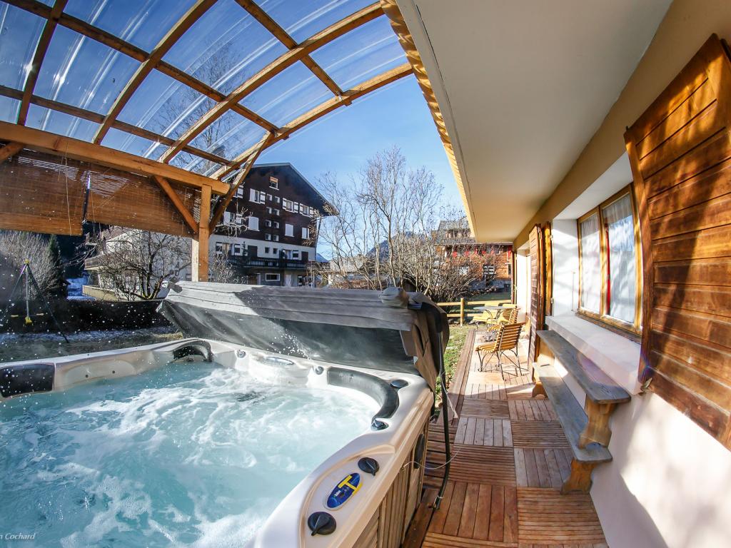 GRAND CHALET DE VACANCES BELLEVUE SITUE AU CENTRE DU VILLAGE ET AU COEUR DES PORTES DU SOLEIL