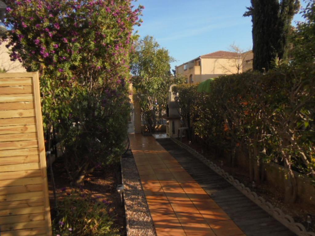 studio rez de jardin var