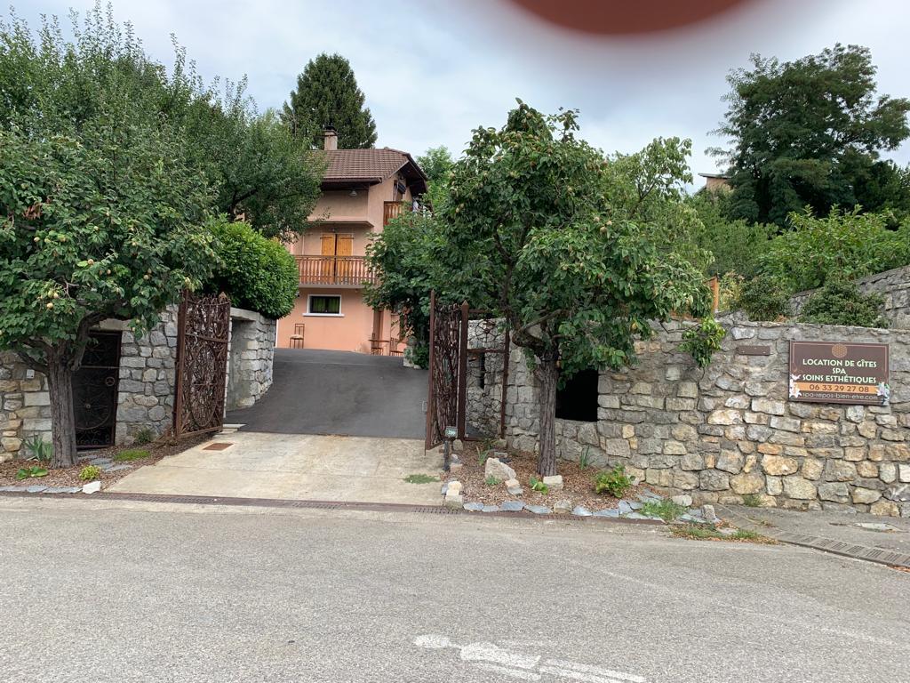 Spa repos bien être à Voglans appartement en maison au rez de chaussée avec spa privatisé à volonté entre Chambéry et Aix Les Bains en Savoie