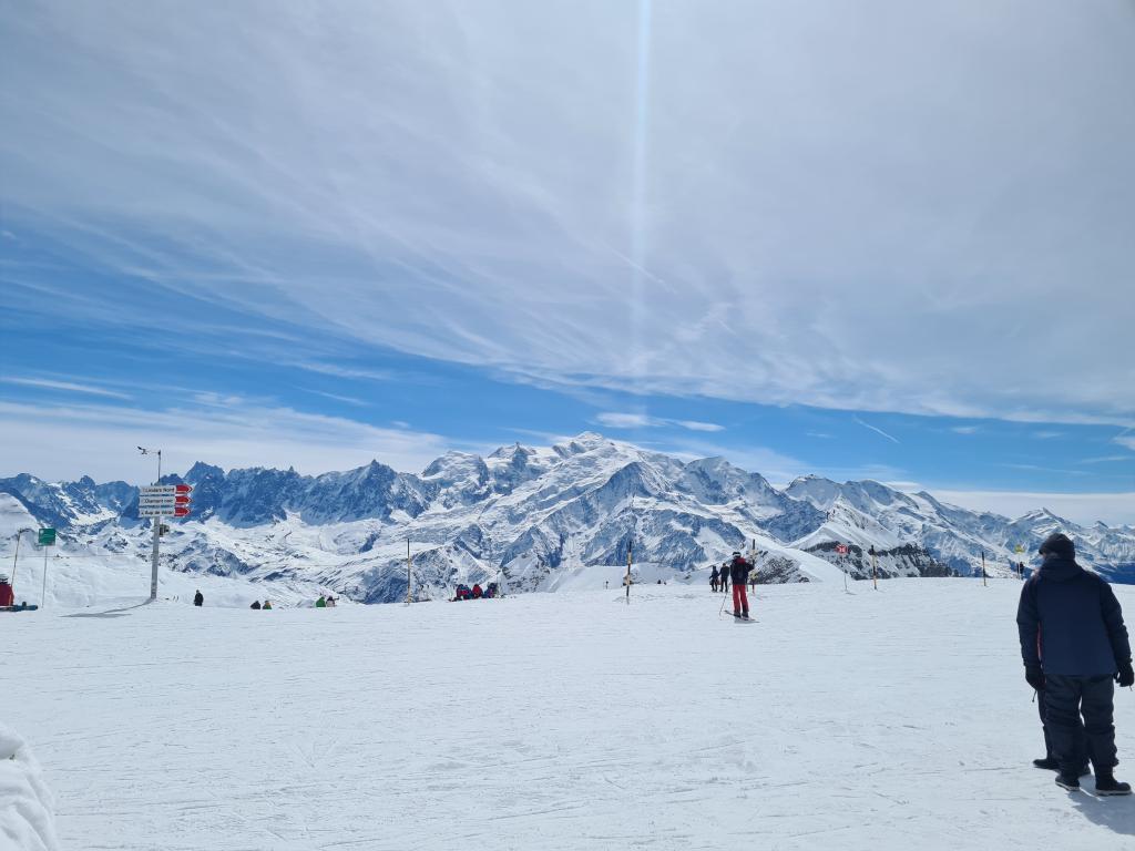 Grand Chalet près des pistes et d'un lac bleu