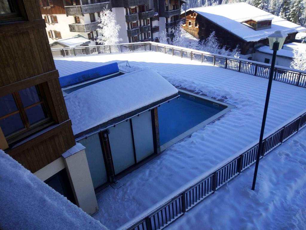 Valfréjus, Résidence LA TURRA (3*), Appt. 4/6 pers., Piscine chauffée - Sauna, au pied des pistes, balcon avec vue sur la Vanoise