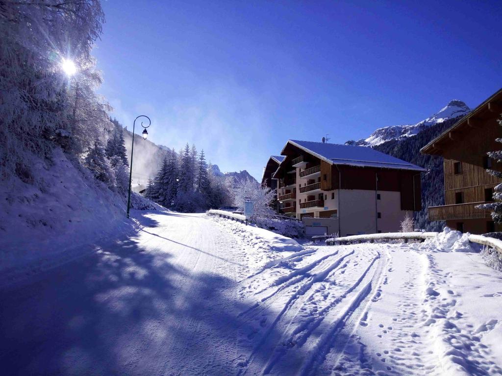 Valfréjus, Résidence LA TURRA (3*), Appt. 4/6 pers., Piscine chauffée - Sauna, au pied des pistes, balcon avec vue sur la Vanoise
