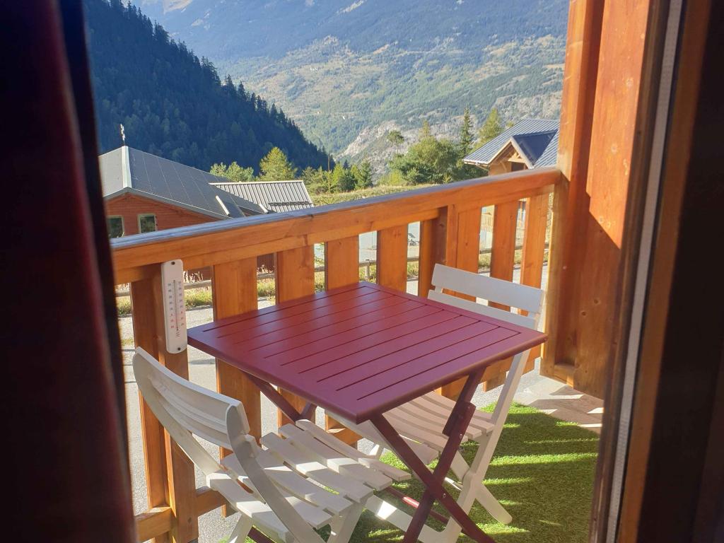 Valfréjus, Résidence LA TURRA (3*), Appt. 4/6 pers., Piscine chauffée - Sauna, au pied des pistes, balcon avec vue sur la Vanoise