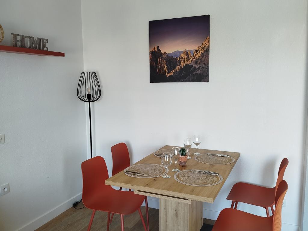 Appartement cosy vue mer et piscines