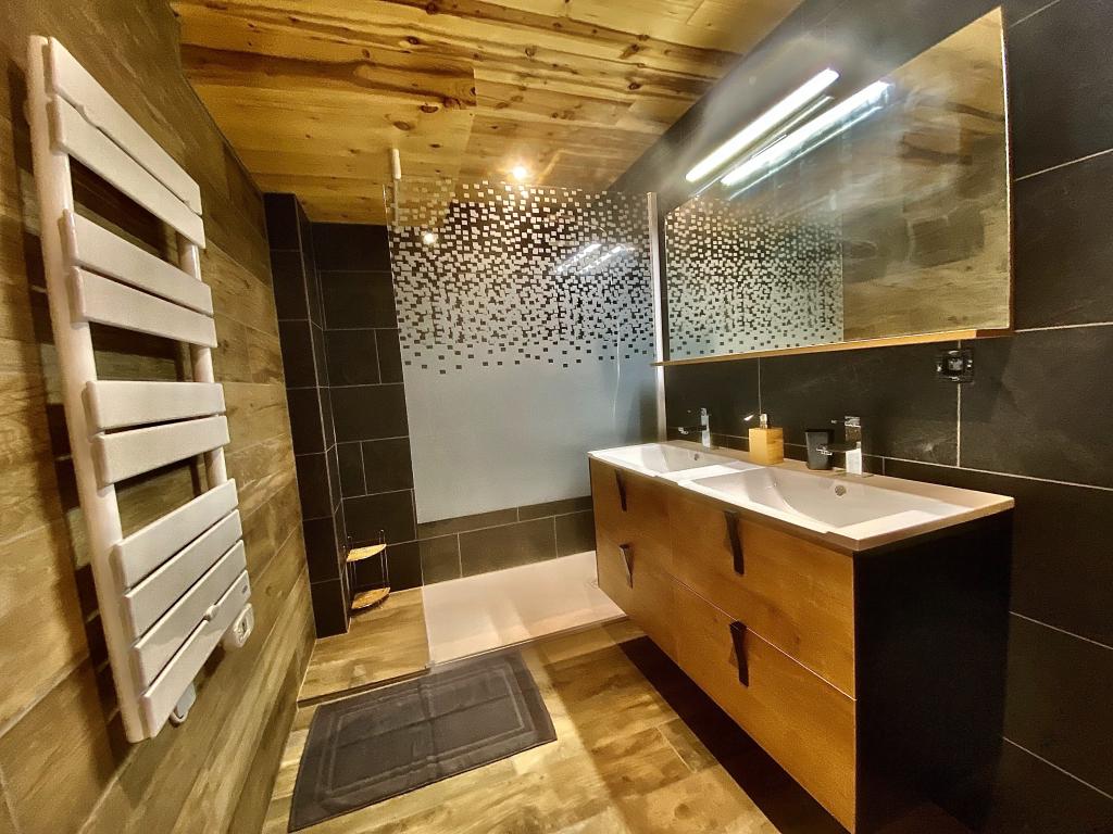 Location de vacances à la montagne :  chalet situé dans le domaine skiable "Les 3 Vallées", paisible et spacieux. Idéal pour les familles avec enfants