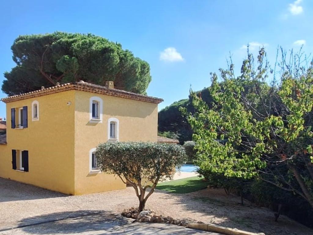 Villa indép. climatisée tout confort avec piscine, à 3 min de la célèbre plage de la Nartelle à Sainte Maxime