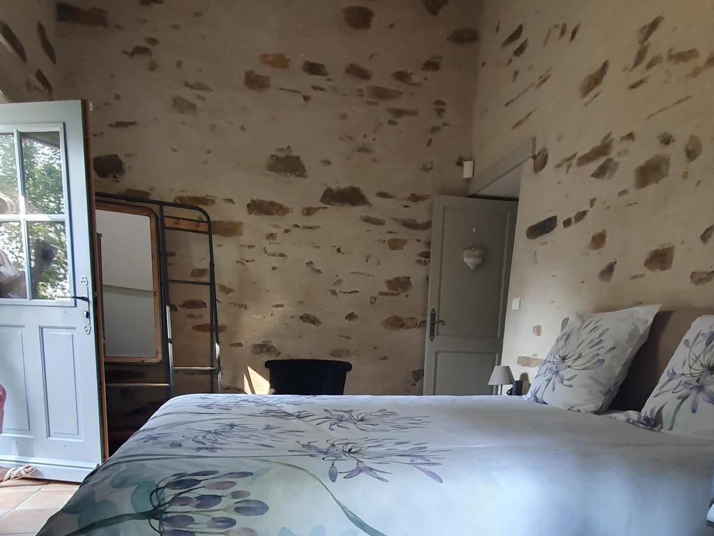 Besoin de vous ressourcer? Venez à Bellavita à la campagne, au calme. N'oubliez pas votre maillot de bain pour vous relaxer dans la piscine.