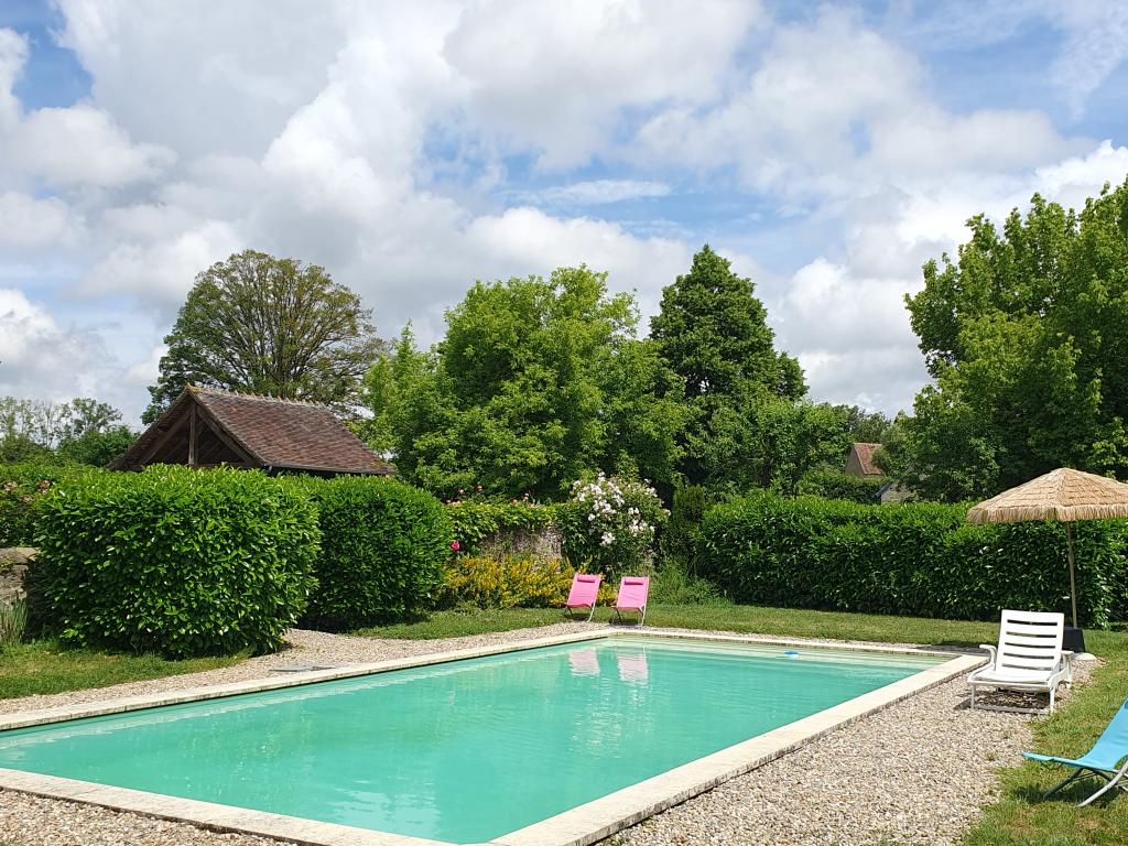 Besoin de vous ressourcer? Venez à Bellavita à la campagne, au calme. N'oubliez pas votre maillot de bain pour vous relaxer dans la piscine.