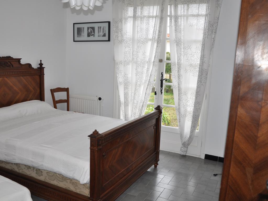 villa classée trois étoiles,centre ville avec jardin cloturé et arboré de 950m2