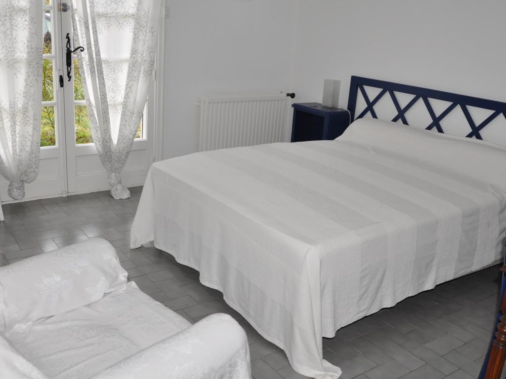 villa classée trois étoiles,centre ville avec jardin cloturé et arboré de 950m2