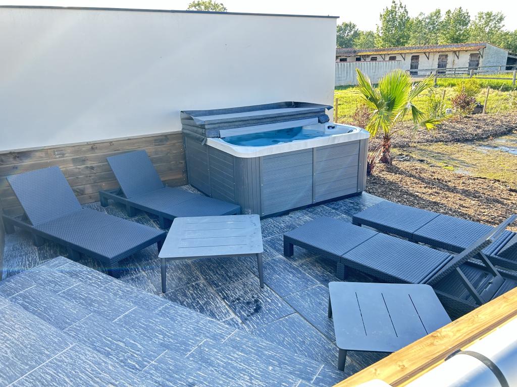 Villa à 900m de la mer avec piscine et spa privatif
