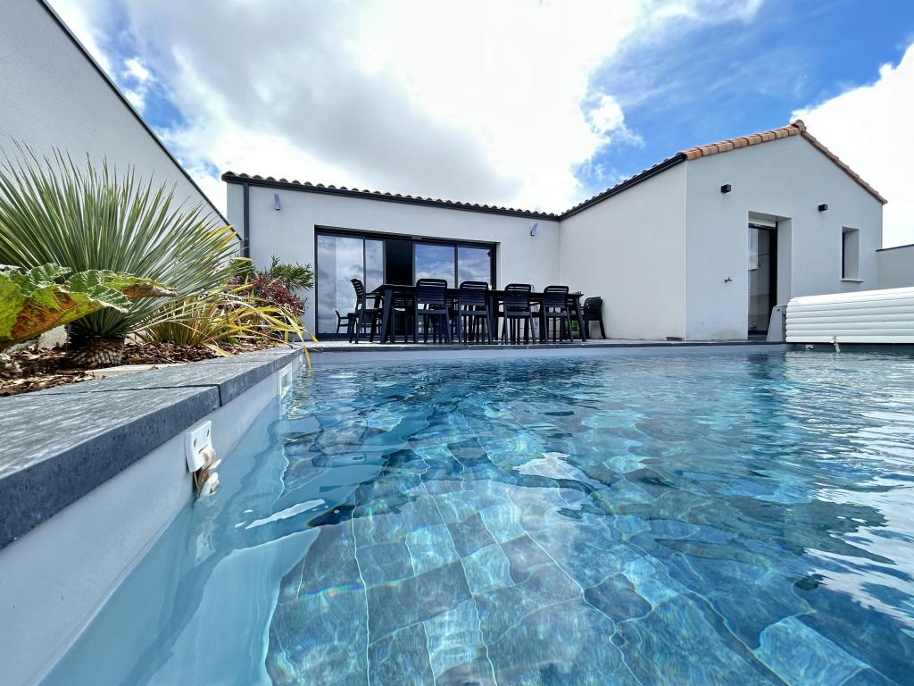 Villa à 900m de la mer avec piscine et spa privatif