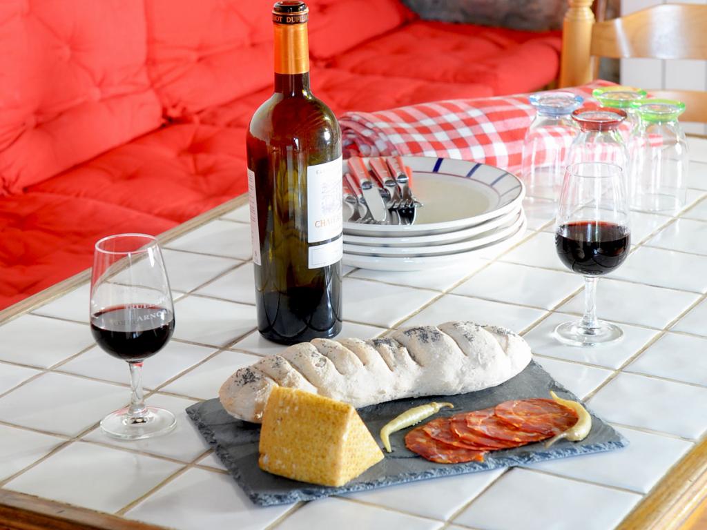 Chambres d'hôtes Idiartekoborda au coeur de la montagne basque à 5 mn du village, chambre  "RIHIVELI"