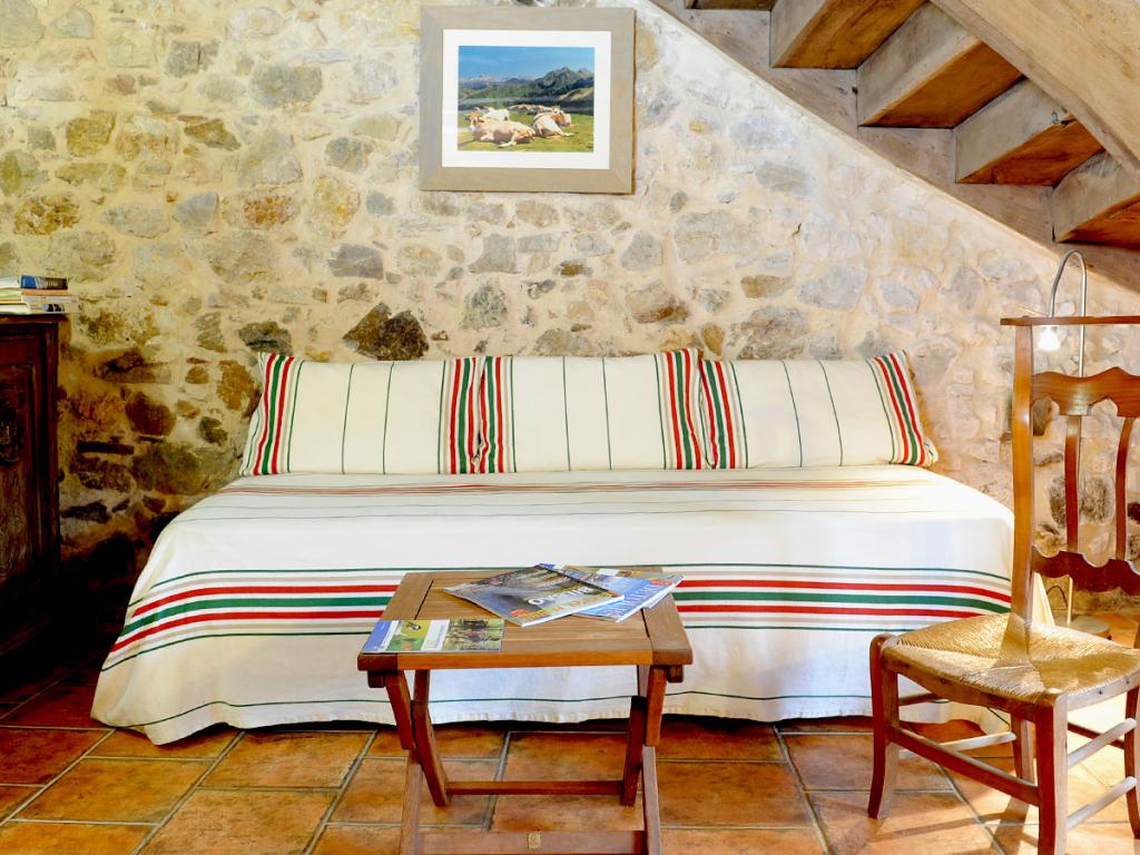 Chambres d'hôtes Idiartekoborda au coeur de la montagne basque à 5 mn du village, chambre  "RIHIVELI"