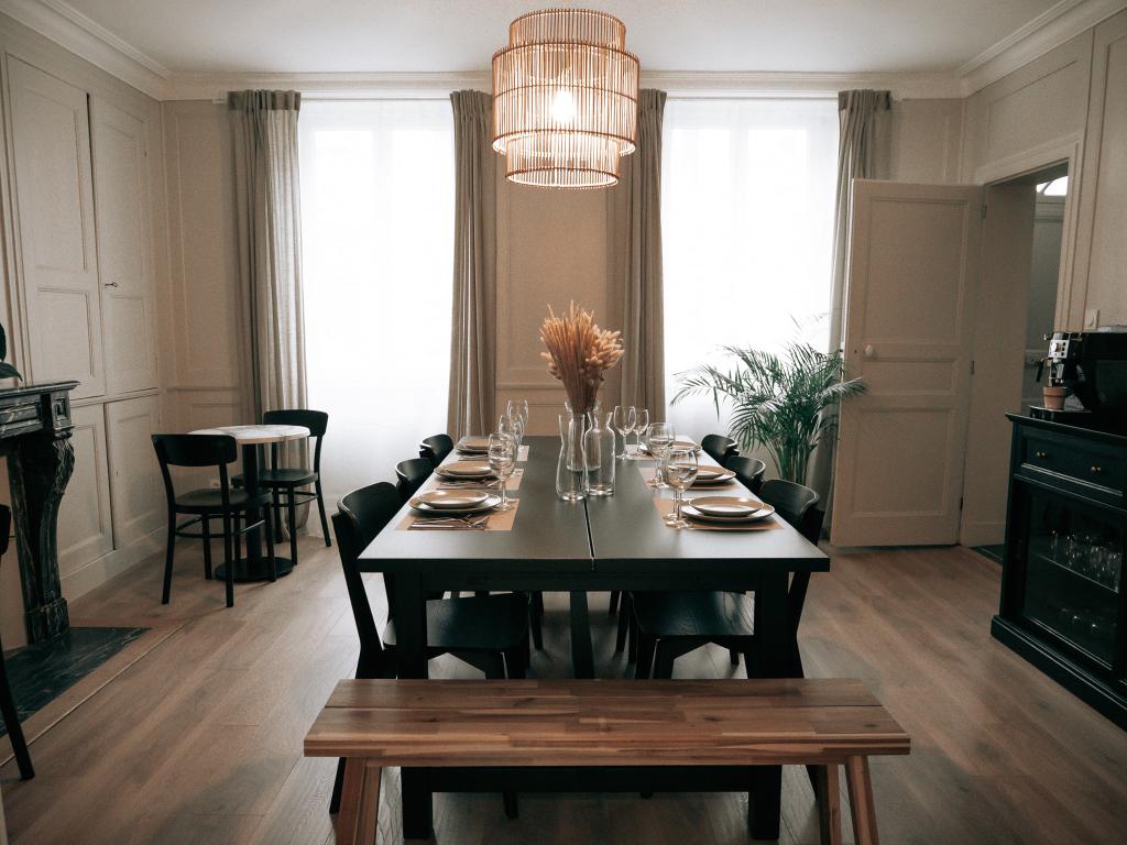Maison d'hôtes historique restaurée avec son jardin et restaurant, en plein centre de la ville et à 10min d'Utha Beach