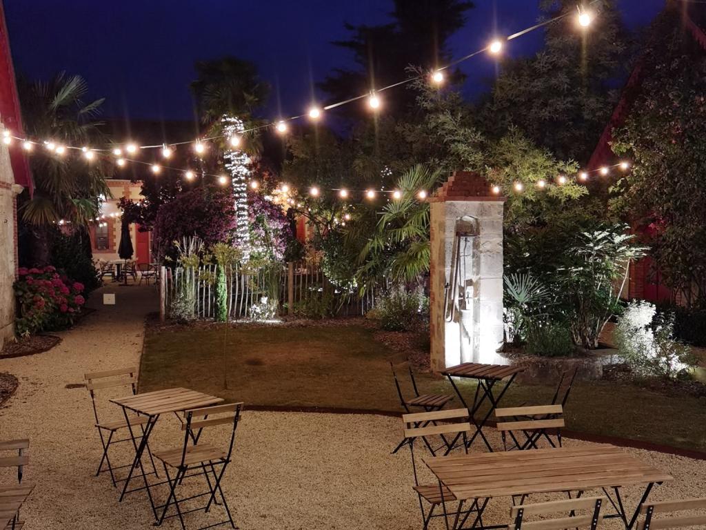 Maison d'hôtes historique restaurée avec son jardin et restaurant, en plein centre de la ville et à 10min d'Utha Beach