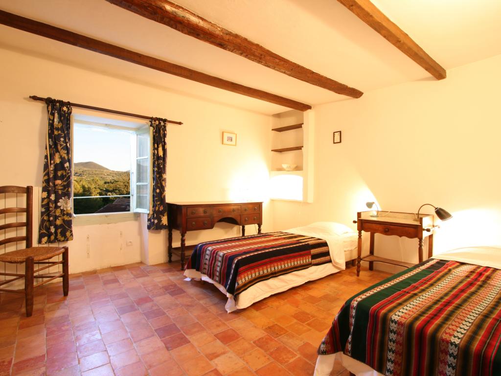 Mas provençal avec une vue magnifique situé dans un village pittoresque