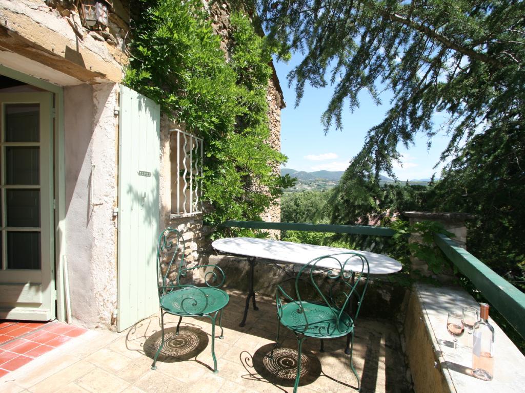 Mas provençal avec une vue magnifique situé dans un village pittoresque