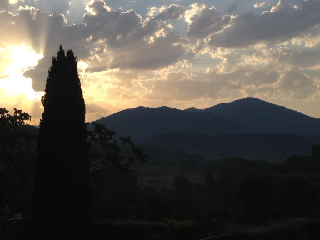 Mas provençal avec une vue magnifique situé dans un village pittoresque