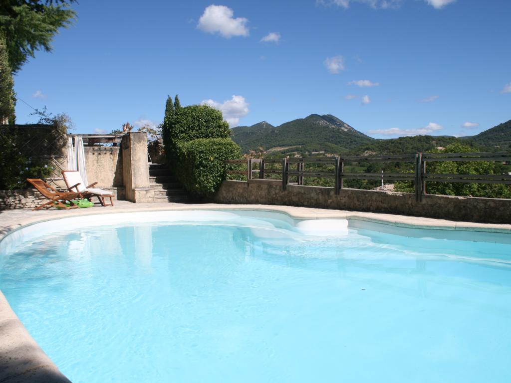 Mas provençal avec une vue magnifique situé dans un village pittoresque